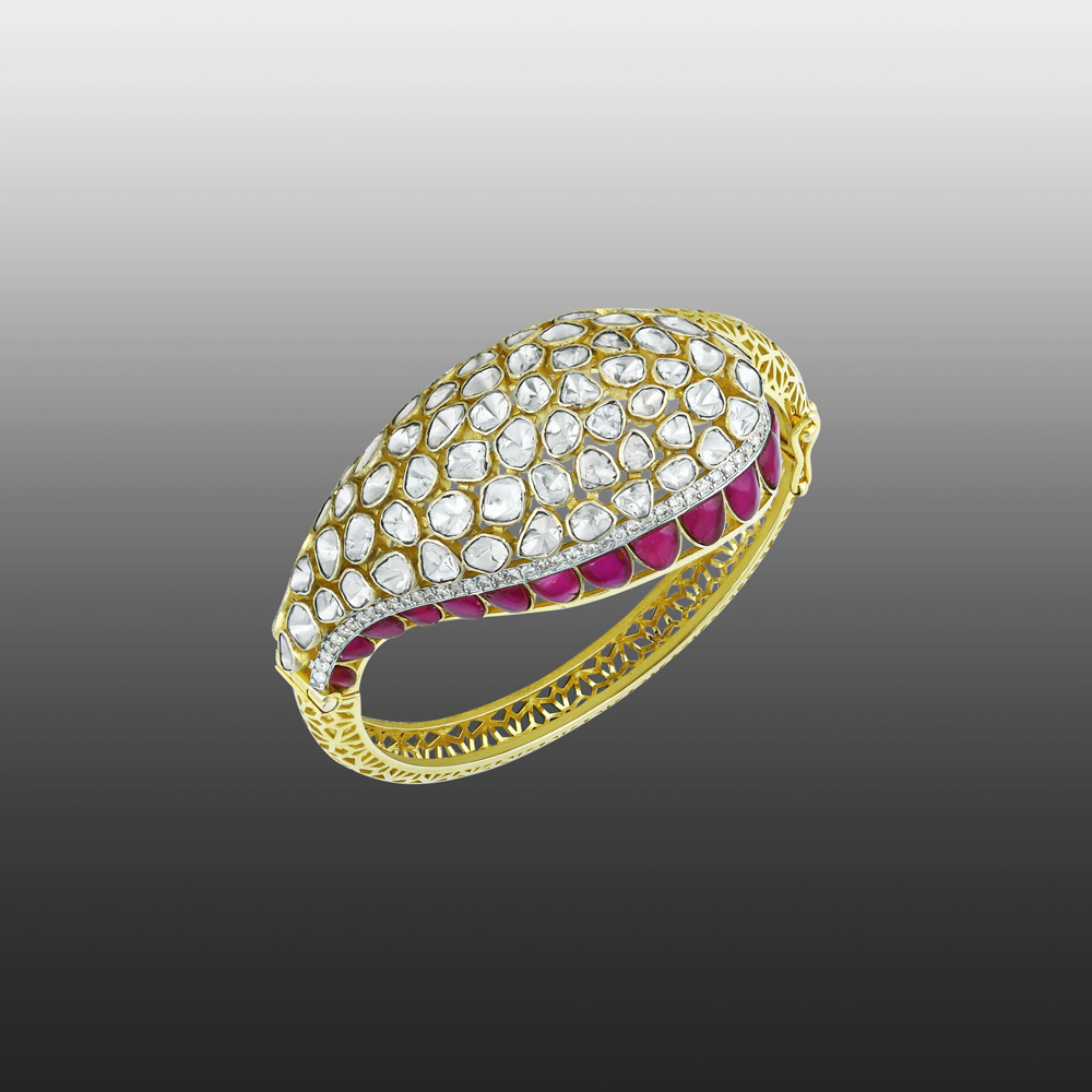 Teardrop Polki Bangle with Pink Talaf and Lattice Detailing